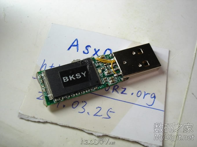 我来改造你去帮我申请专利?改造U盘读写保护开关不伤外观方法!高