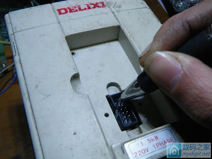 变频器无面板等于废品,我来自制一个吧,简单的小面板,复杂的过