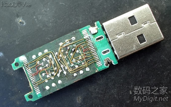 把LGA的Flash飞线焊接到TSOP主控板上,呵呵呵 把LGA的Flash飞线焊接到TSOP主控板上,呵呵呵