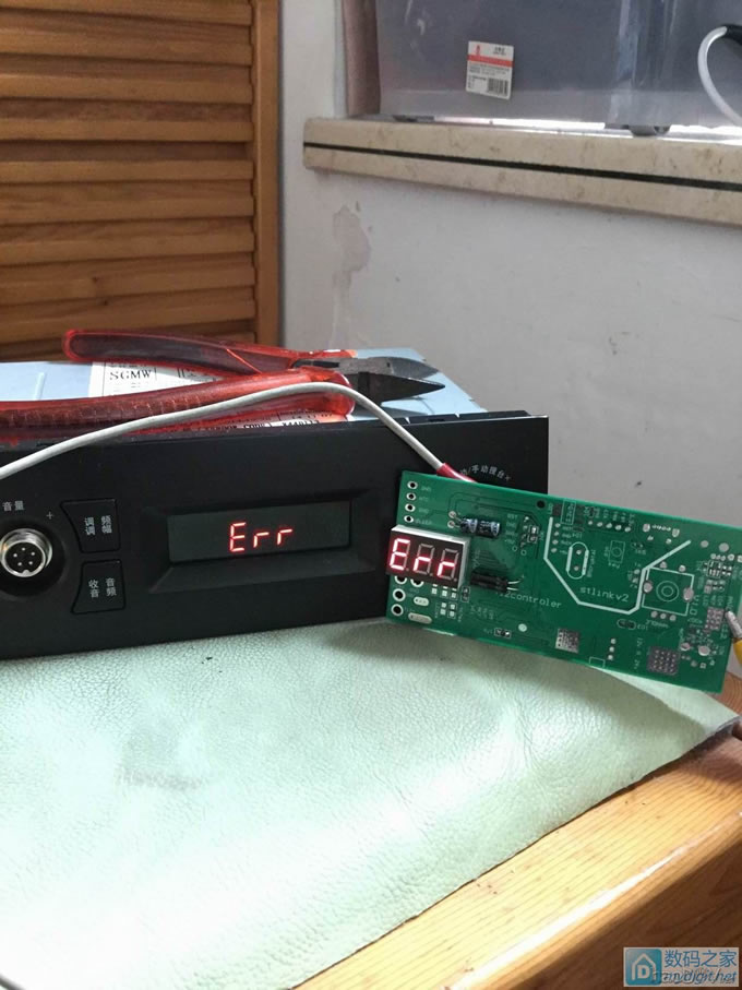 天气暴热,为自己心爱的白光烙铁控制器做一个凉爽的家。