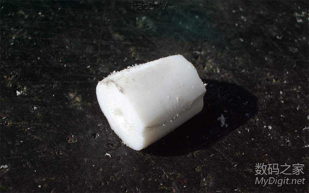 拆一支牙刷和两个电容,然后DIY做成一副耳机,呵呵... 拆一支牙刷和两个电容,然后DIY做成一副耳机,呵呵...