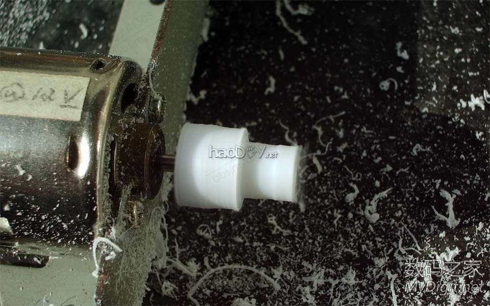 拆一支牙刷和两个电容,然后DIY做成一副耳机,呵呵... 拆一支牙刷和两个电容,然后DIY做成一副耳机,呵呵...