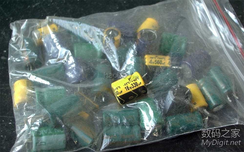 拆一支牙刷和两个电容,然后DIY做成一副耳机,呵呵...