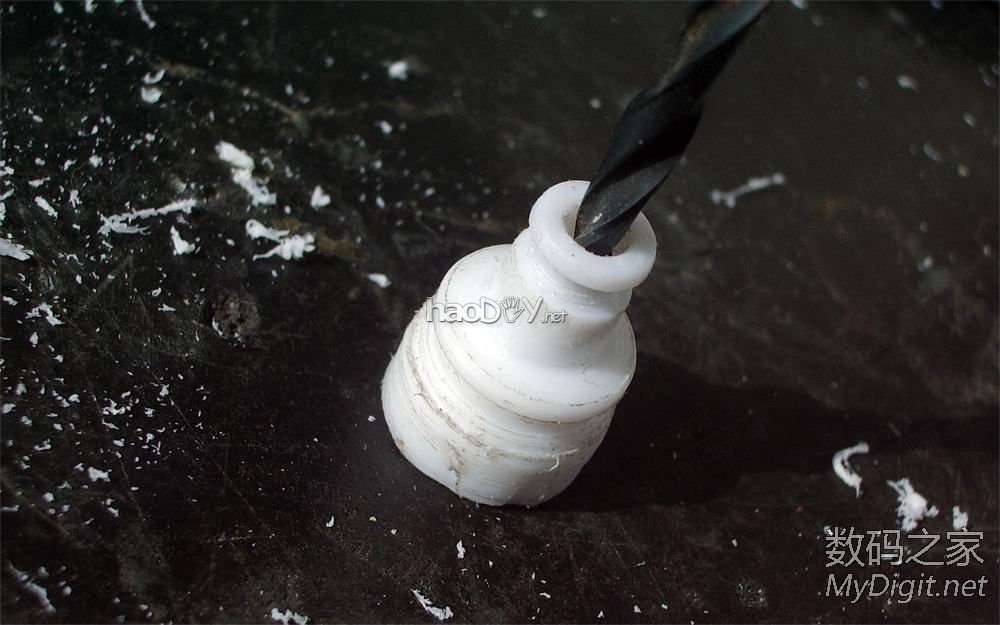 拆一支牙刷和两个电容,然后DIY做成一副耳机,呵呵... 拆一支牙刷和两个电容,然后DIY做成一副耳机,呵呵...