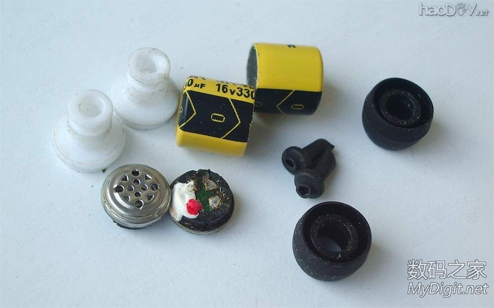 拆一支牙刷和两个电容,然后DIY做成一副耳机,呵呵...