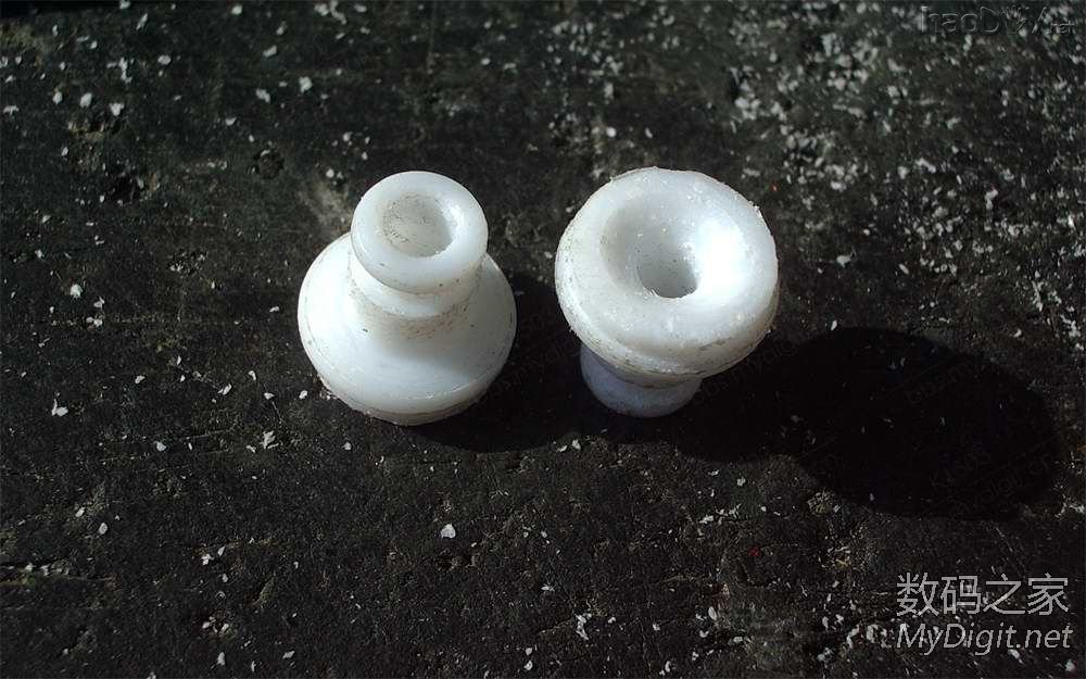 拆一支牙刷和两个电容,然后DIY做成一副耳机,呵呵...