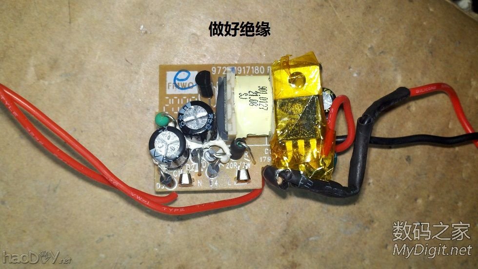 挂钟改用手机充电器1.5V供电,从此再也不用换电池了。 挂钟改用手机充电器1.5V供电,从此再也不用换电池了。