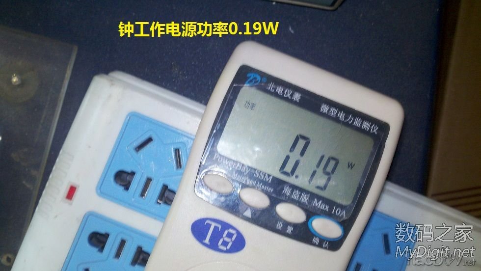 挂钟改用手机充电器1.5V供电,从此再也不用换电池了。 挂钟改用手机充电器1.5V供电,从此再也不用换电池了。