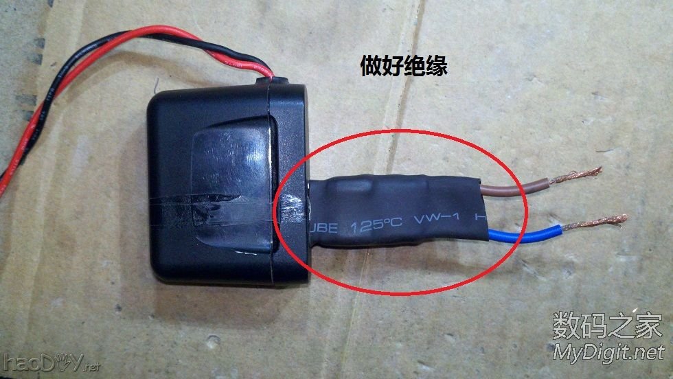 挂钟改用手机充电器1.5V供电,从此再也不用换电池了。 挂钟改用手机充电器1.5V供电,从此再也不用换电池了。