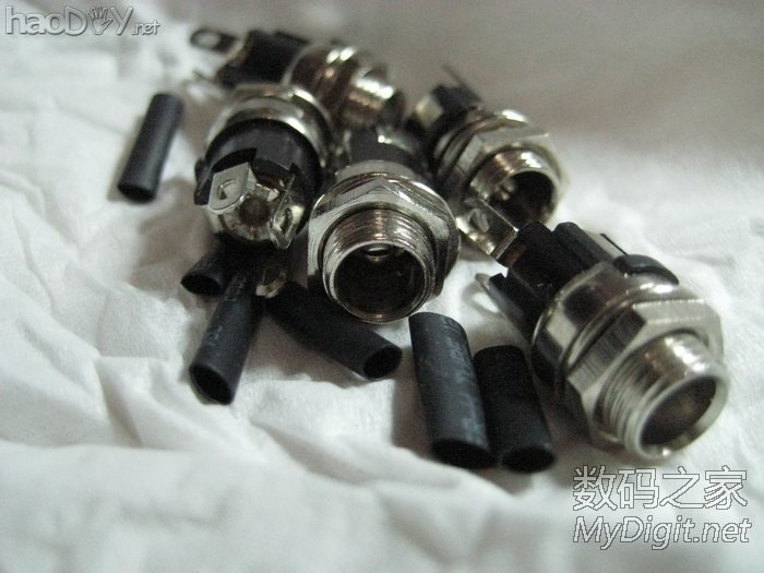 手工打造全金属迷你下载机,手掌大小,实现iPad遥控开机和远程控