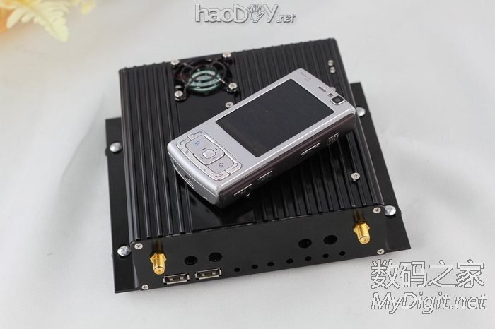 手工打造全金属迷你下载机,手掌大小,实现iPad遥控开机和远程控