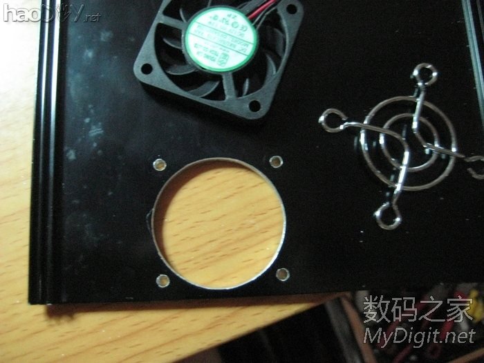 手工打造全金属迷你下载机,手掌大小,实现iPad遥控开机和远程控