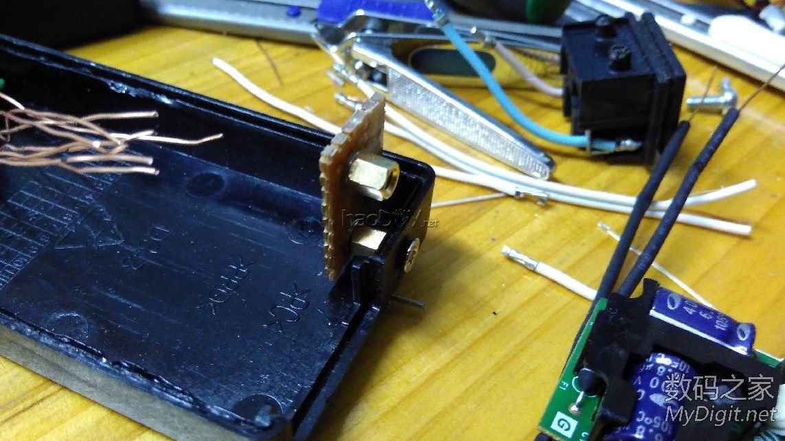 用心做一个4S平衡充,也就是独立充,4个5V1A电源加4个4056充电板