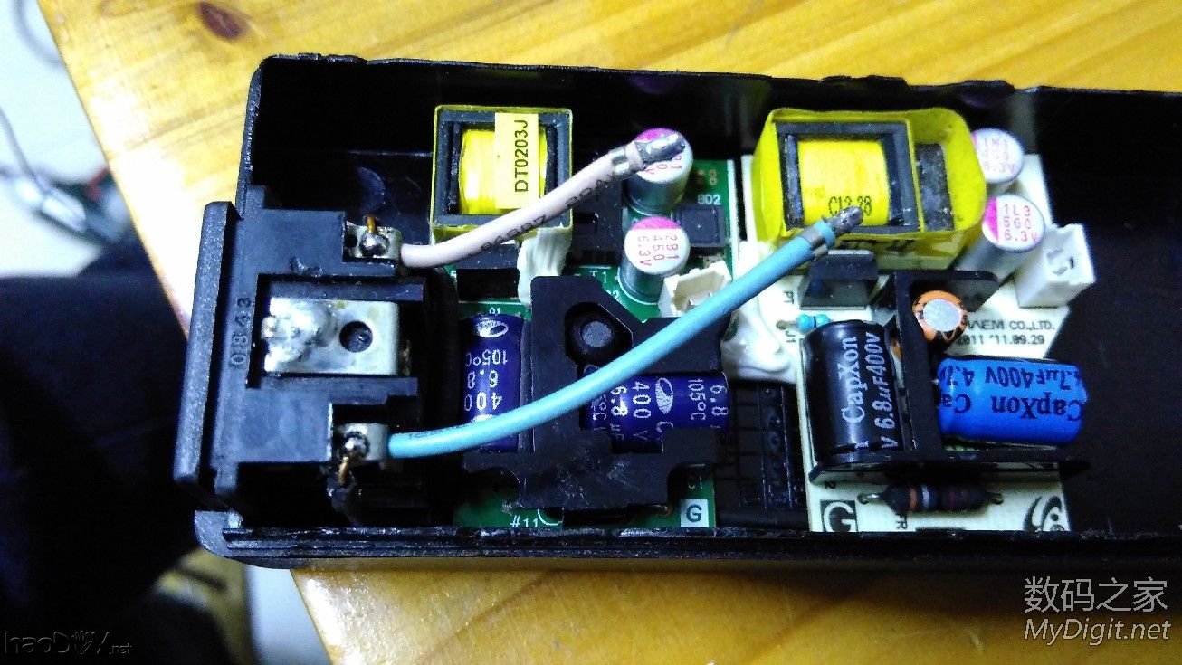 用心做一个4S平衡充,也就是独立充,4个5V1A电源加4个4056充电板