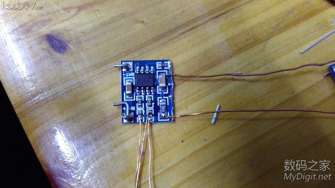 用心做一个4S平衡充,也就是独立充,4个5V1A电源加4个4056充电板