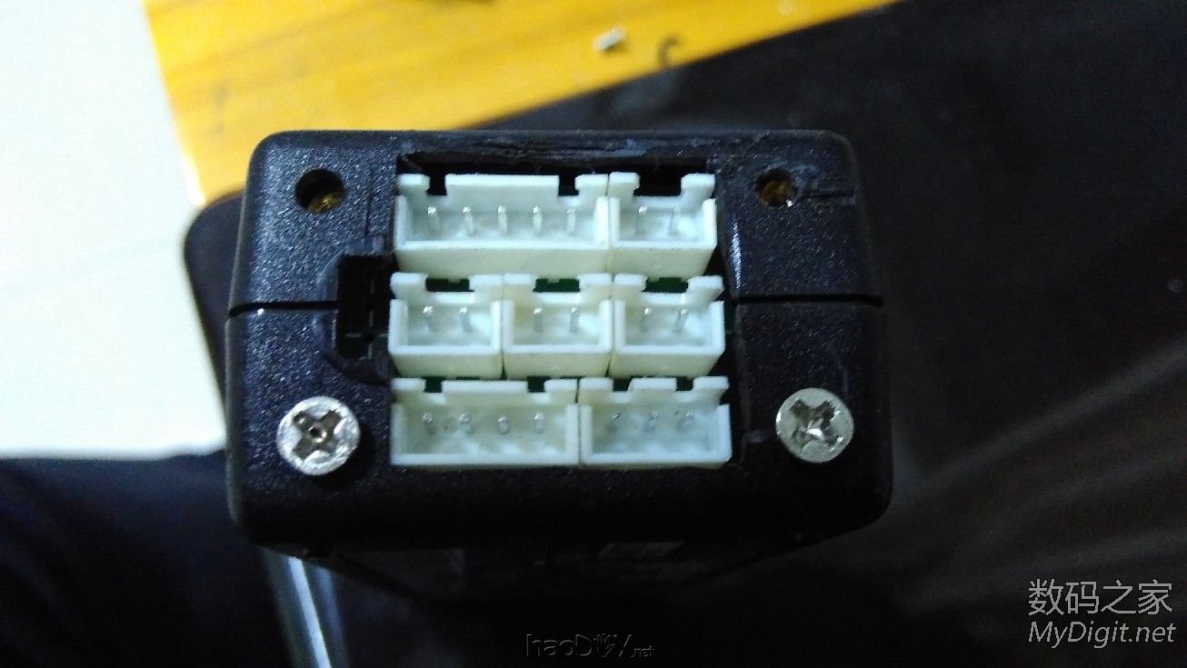 用心做一个4S平衡充,也就是独立充,4个5V1A电源加4个4056充电板 用心做一个4S平衡充,也就是独立充,4个5V1A电源加4个4056充电板