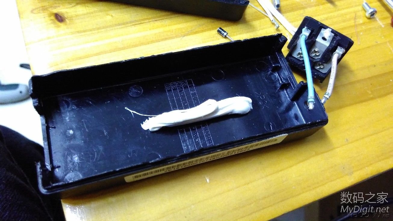 用心做一个4S平衡充,也就是独立充,4个5V1A电源加4个4056充电板