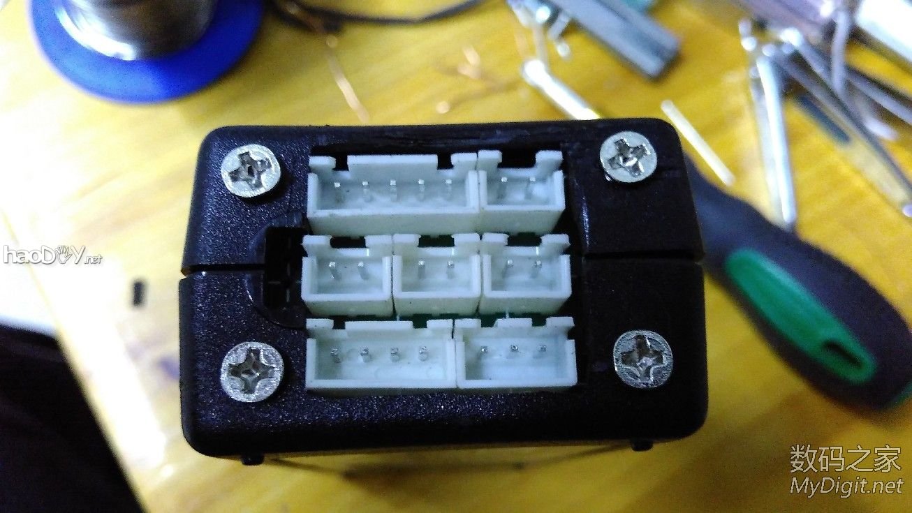 用心做一个4S平衡充,也就是独立充,4个5V1A电源加4个4056充电板