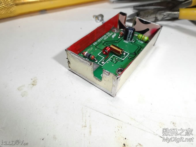 『MM DIY』给车子加个FM信号放大器。 『MM DIY』给车子加个FM信号放大器。