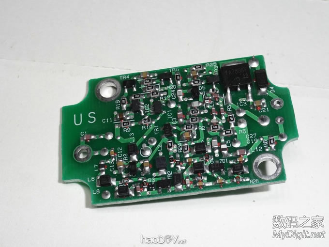 『MM DIY』给车子加个FM信号放大器。 『MM DIY』给车子加个FM信号放大器。