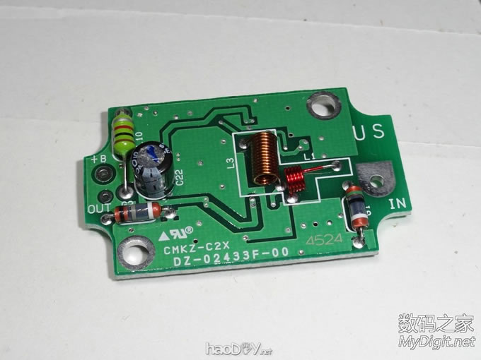 『MM DIY』给车子加个FM信号放大器。 『MM DIY』给车子加个FM信号放大器。