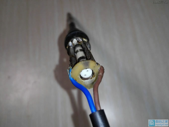 请输入描述 十五的月亮十六圆,我的电烙铁手柄终于也圆满了!废电路板再利用