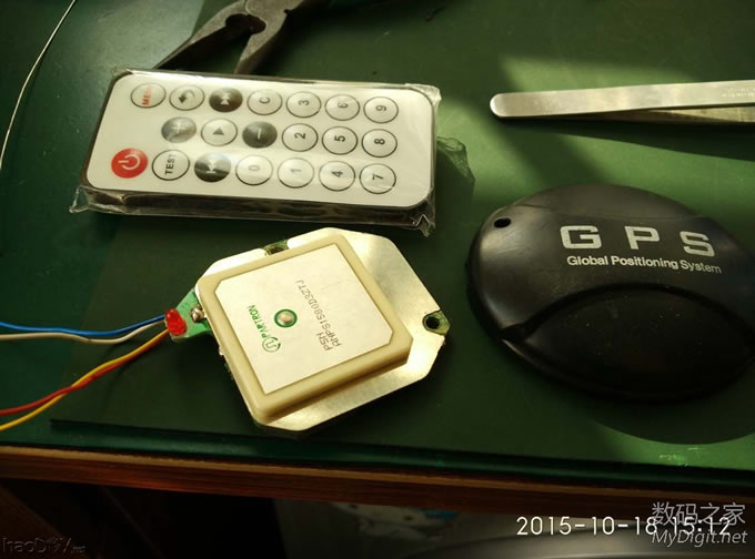 交作业,收到快一个月的玩具,周末玩起来GPS时钟万年历