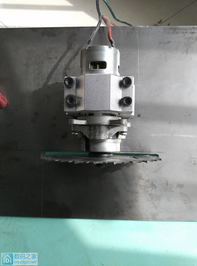 这两天没闲着,受苦受累又做了个铁家伙了却心愿 这两天没闲着,受苦受累又做了个铁家伙了却心愿做了个小台锯