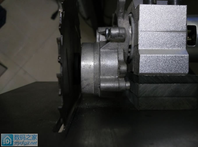 这两天没闲着,受苦受累又做了个铁家伙了却心愿 这两天没闲着,受苦受累又做了个铁家伙了却心愿做了个小台锯