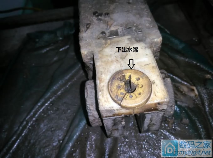 给快走丝线切割换个水嘴,顺便改下结构,效果显而易见!! 给快走丝线切割换个水嘴,顺便改下结构,效果显而易见!!