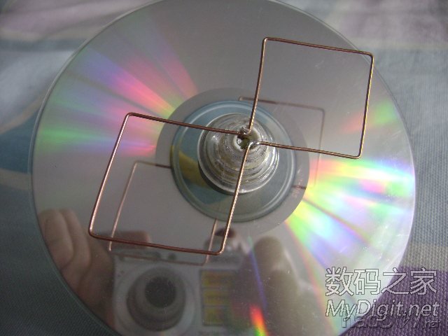 疯狂DIY路由器天线微距特写 疯狂DIY路由器天线(2)