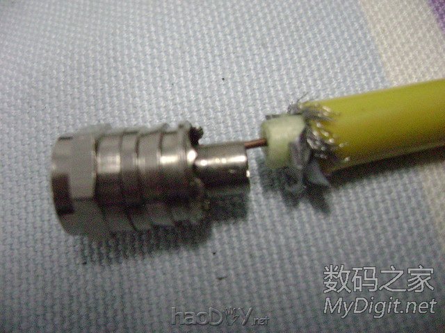 疯狂DIY路由器天线微距特写 疯狂DIY路由器天线(2)