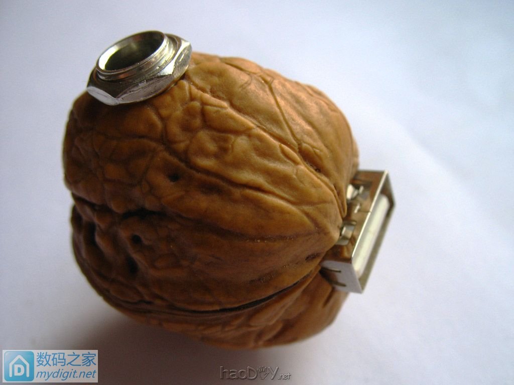 D个野外应急的手机充电器 D个野外应急的手机充电器