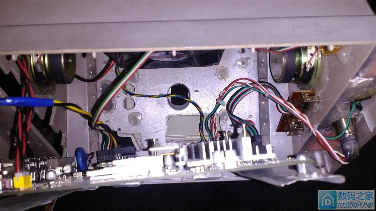 自制迷你一体机,采用1037u,外观也不丑 自制迷你一体机,采用1037u,外观也不丑