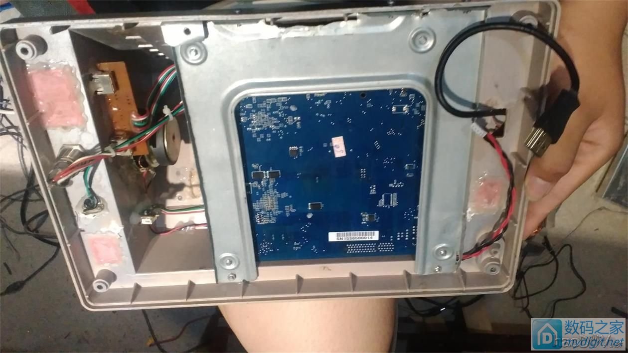 自制迷你一体机,采用1037u,外观也不丑 自制迷你一体机,采用1037u,外观也不丑