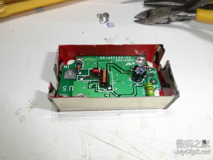 『MM DIY』给车子加个FM信号放大器。 『MM DIY』给车子加个FM信号放大器。