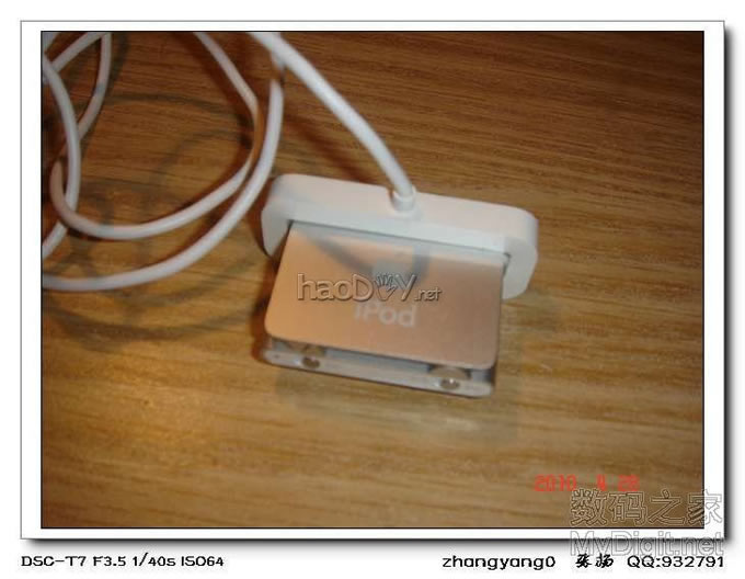 之前买的IPOD SUFFLE,组装底座越看越不爽,改!另增新买一银色