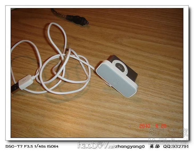 之前买的IPOD SUFFLE,组装底座越看越不爽,改!另增新买一银色
