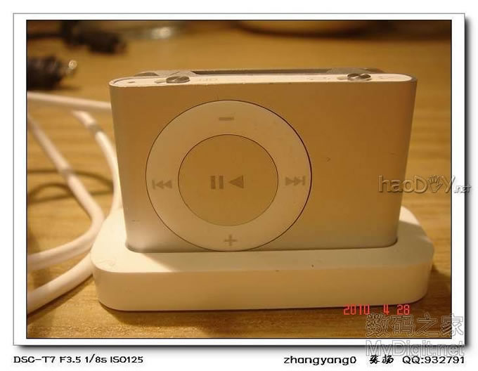 之前买的IPOD SUFFLE,组装底座越看越不爽,改!另增新买一银色
