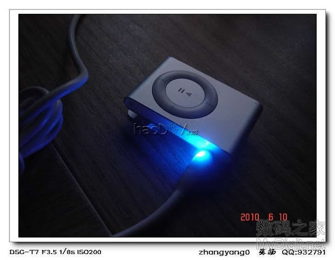 之前买的IPOD SUFFLE,组装底座越看越不爽,改!另增新买一银色