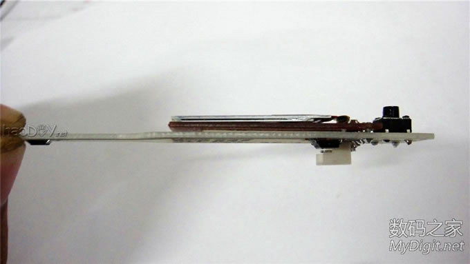 【小七爱折腾】单片机课程设计,做个小巧的电子温度计,老师您怎么看? 【小七爱折腾】单片机课程设计,做个小巧的电子温度计,老师您怎