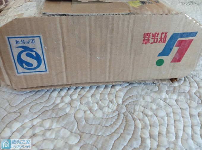 用纸板给宝宝做的挖机,有点粗糙,望多多指教 用纸板给宝宝做的挖机,有点粗糙,望多多指教