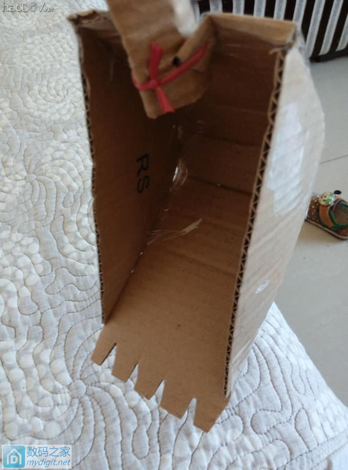 用纸板给宝宝做的挖机,有点粗糙,望多多指教 用纸板给宝宝做的挖机,有点粗糙,望多多指教