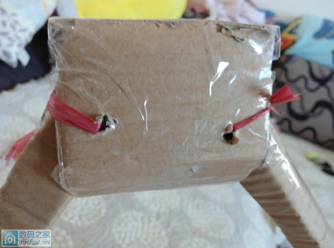 用纸板给宝宝做的挖机,有点粗糙,望多多指教 用纸板给宝宝做的挖机,有点粗糙,望多多指教