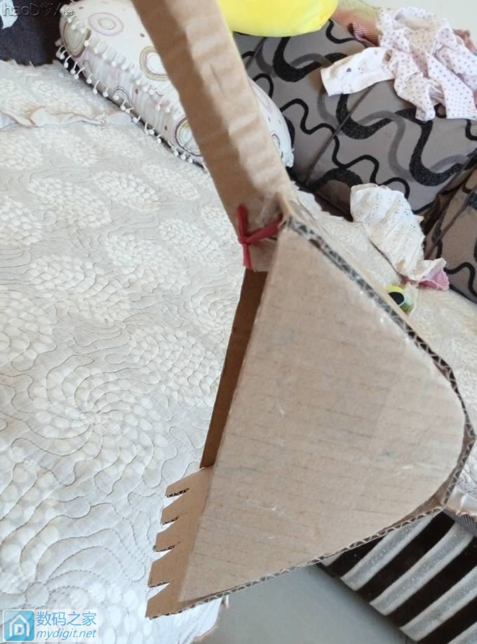 用纸板给宝宝做的挖机,有点粗糙,望多多指教 用纸板给宝宝做的挖机,有点粗糙,望多多指教