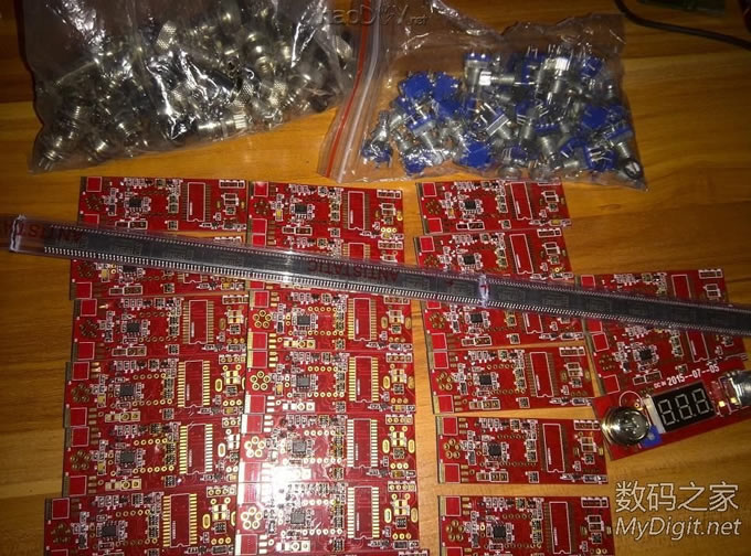 23块T12数显控制板 每片约40个元件160+焊点 焊晕了 还差数码管没焊 23块T12电烙铁数显控制板 每片约40个元件160+焊点 焊晕了 还差数