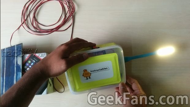 有光就有电:DIY能为手机充电的太阳能充电器