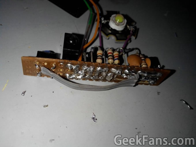 废物利用:DIY精致高亮度LED小手电筒