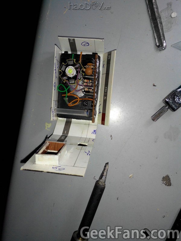 废物利用:DIY精致高亮度LED小手电筒