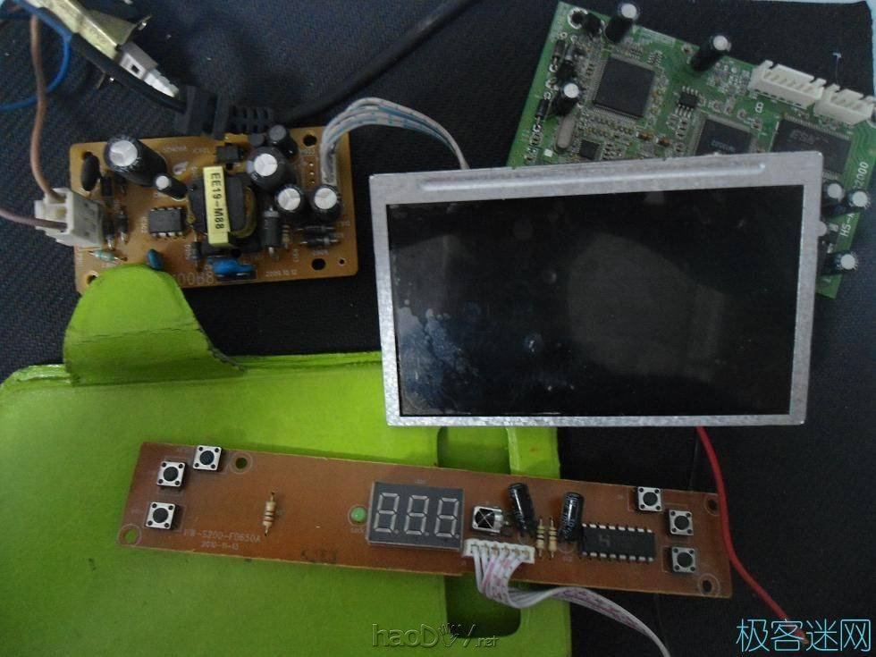 DSC04095.JPG 【螃蟹】之床头卫星接收机